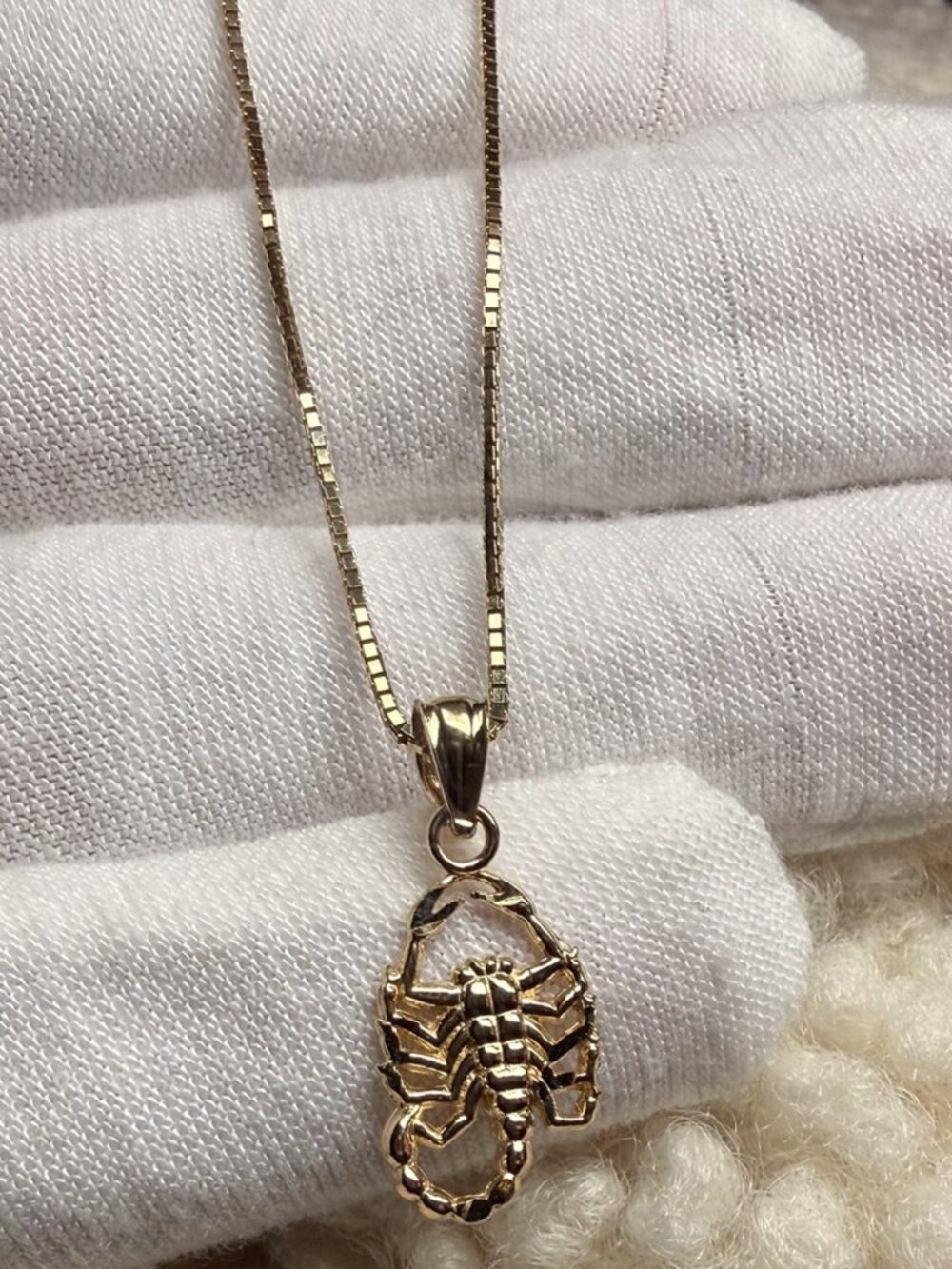 14K Yellow Gold Scorpion Pendant With 0.8mm Box Chain - 16 inch